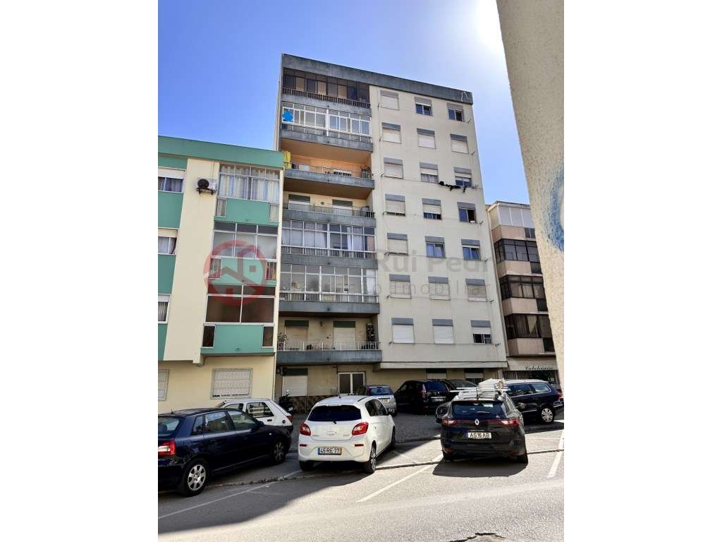 Apartamento T3 com excelentes áreas, Paivas-26
