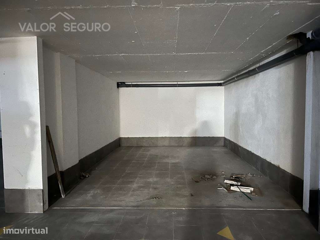 Apartamento T2 novo com garagem 2 viaturas e terraço no Sobralinho-28