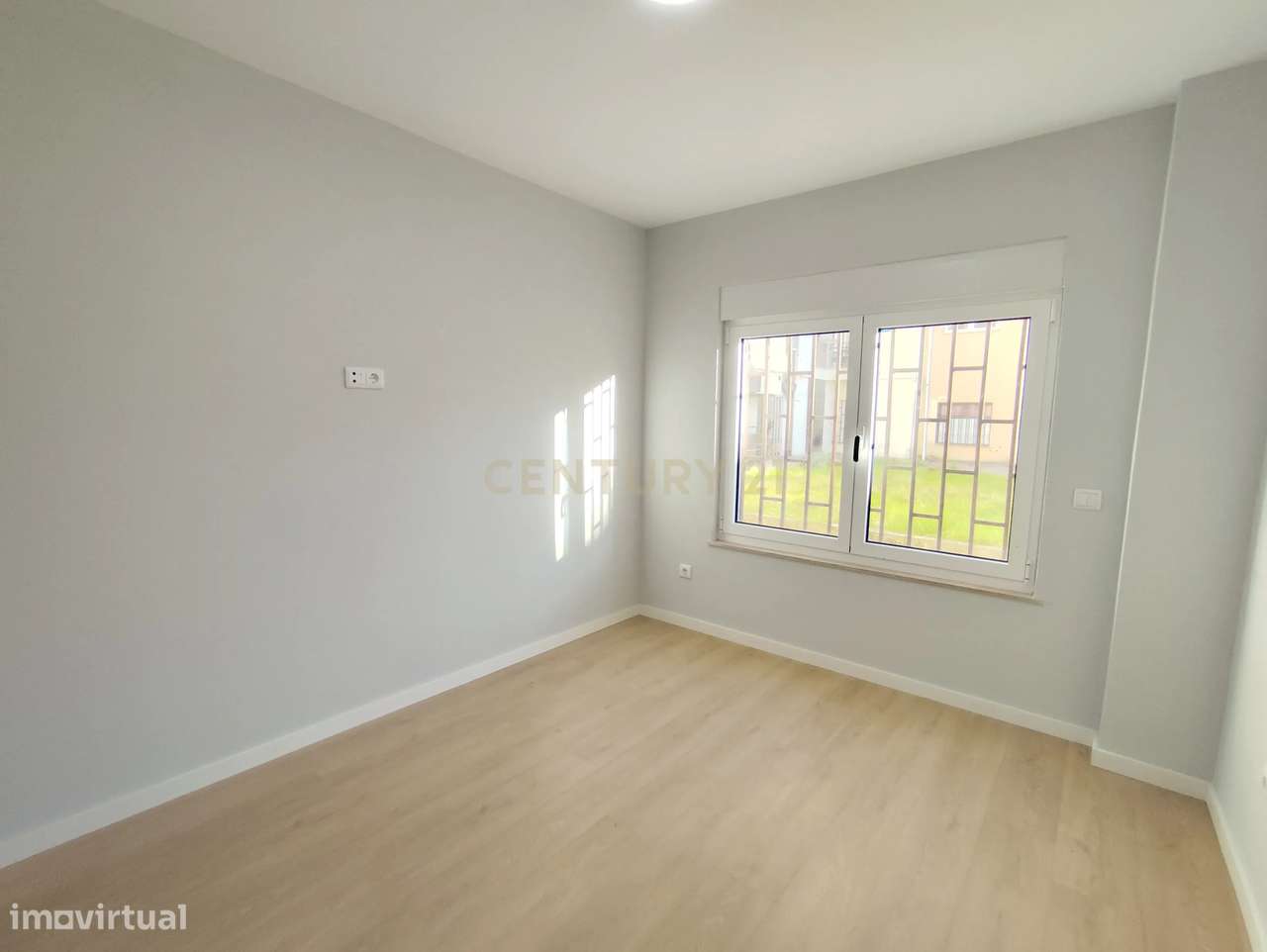 Prédio com 3 apartamentos novos e garagem - Grande imagem: 5/41