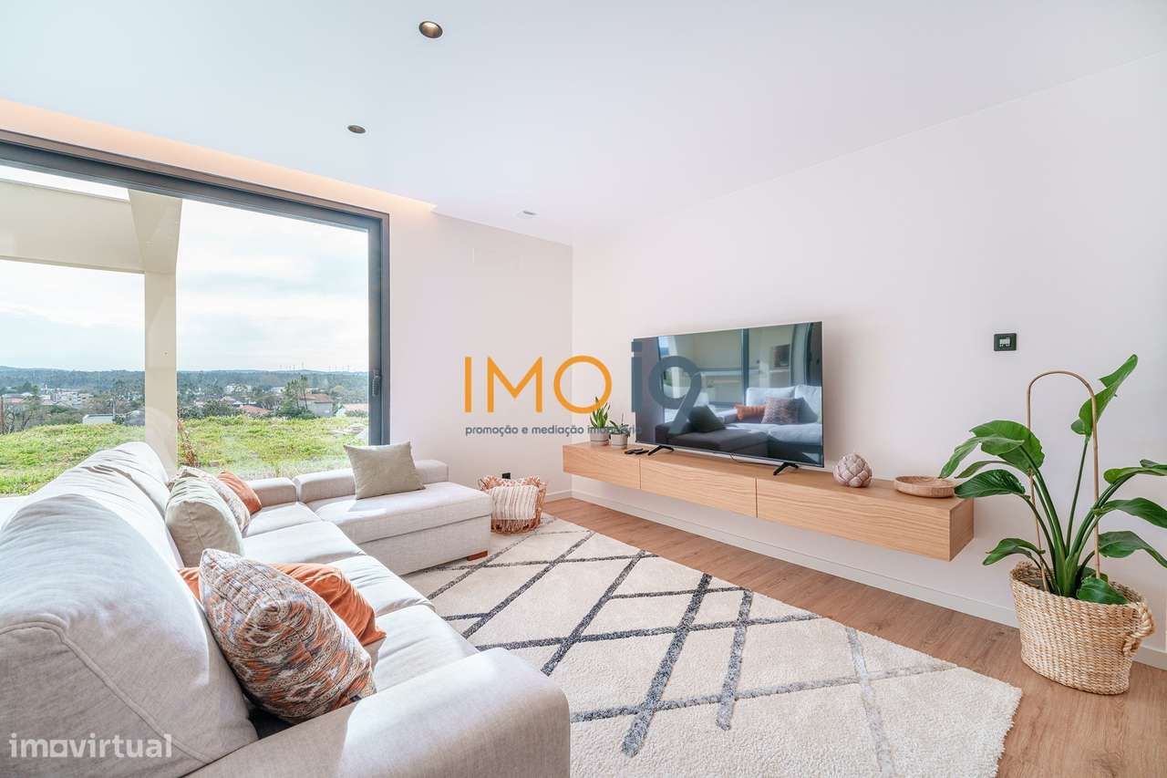 Moradia T4 com Vista Panorâmica em Fátima-10