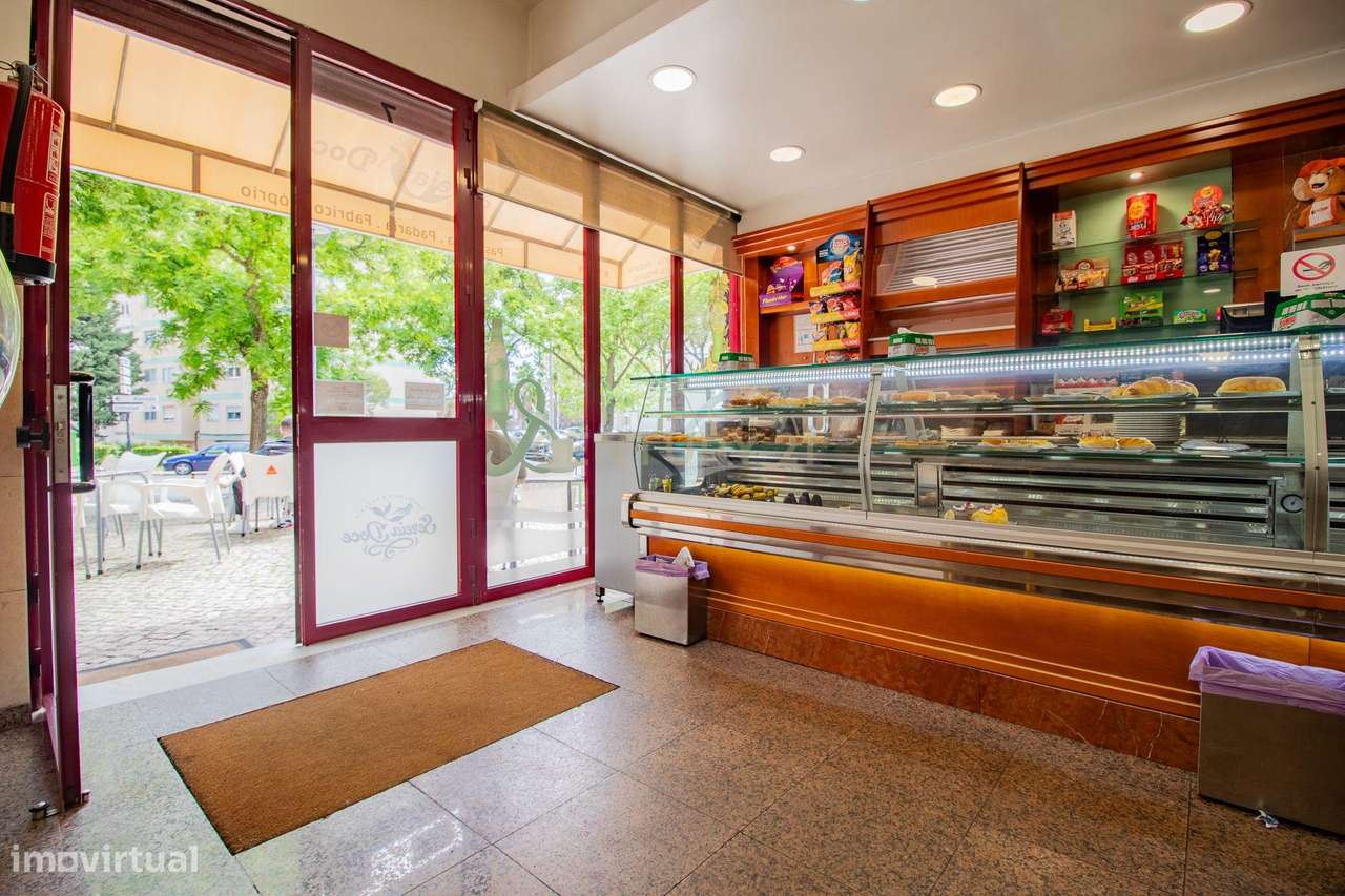 ** Excelente Loja c/ garagem situada em zona nobre na Urbanização da R - Grande imagem: 4/25