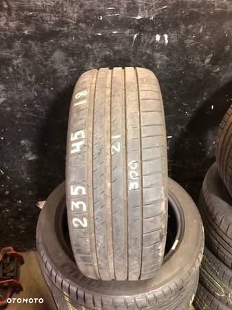 235/45x18 Michelin - 2