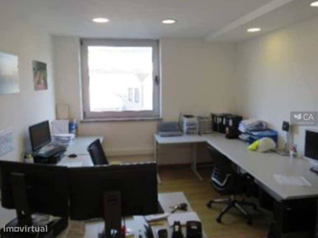 Escritório com 105,7m² situado a 4Km do centro da cidade de Angra d... - Grande imagem: 4/6