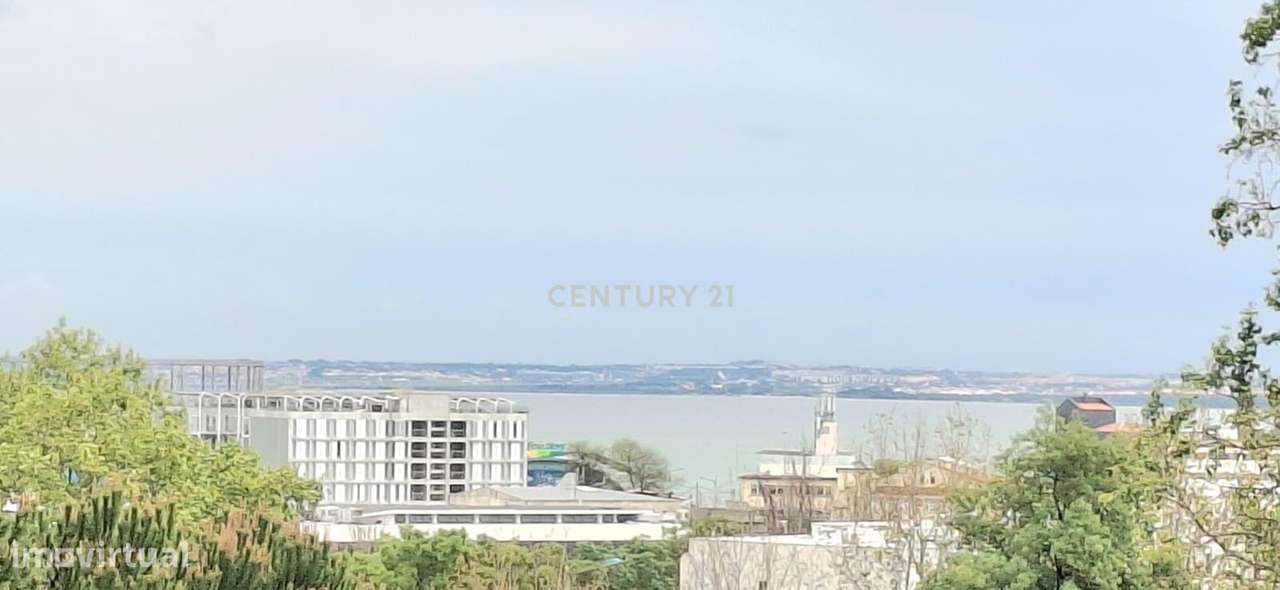 Apartamento T3 na Rua Tomás Alcaide-17