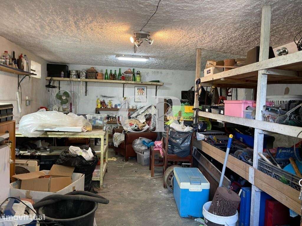 Moradia Térrea Isolada de 2 Quartos com Jardim, Anexos e Garagem, entr-35