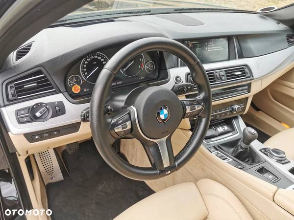 BMW Seria 5 525d Touring Luxury Line - 8