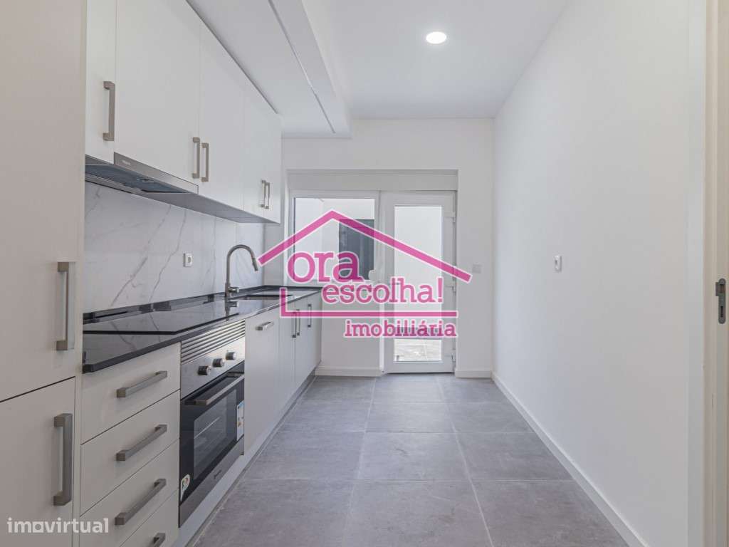 Apartamento T3, 1º andar em Remodelação Total, Paio Pires!-0