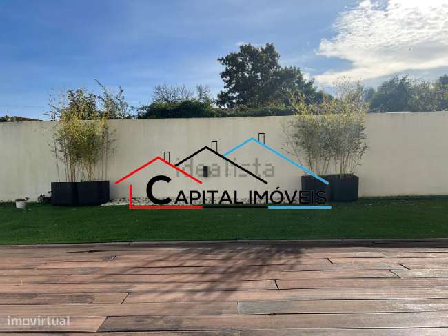 Moradia V4 c/quintal. (AP)-12