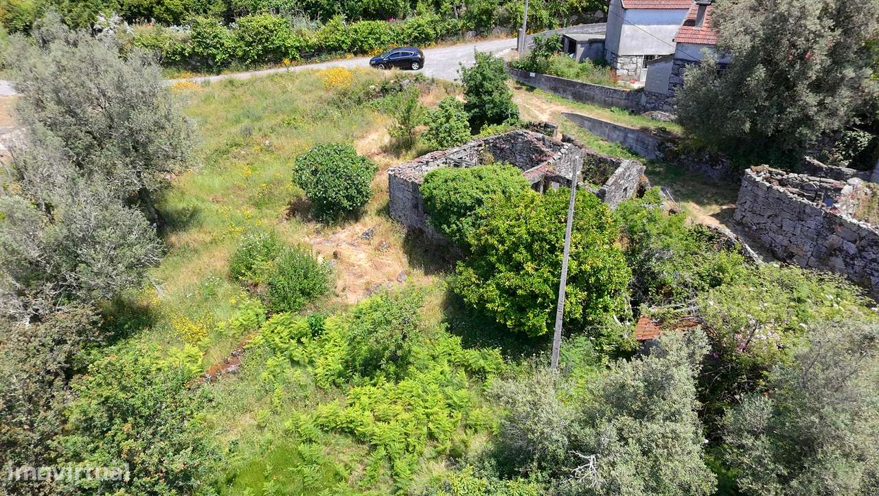 Terreno de 700m2 c/ Ruina-52