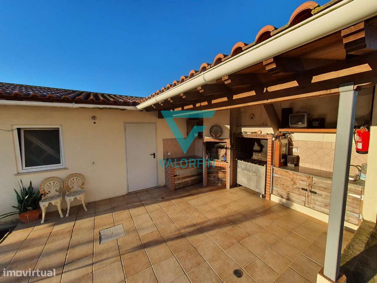 MORADIA T3 com Cave, Rés do Chão e Terreno | Batalha-26