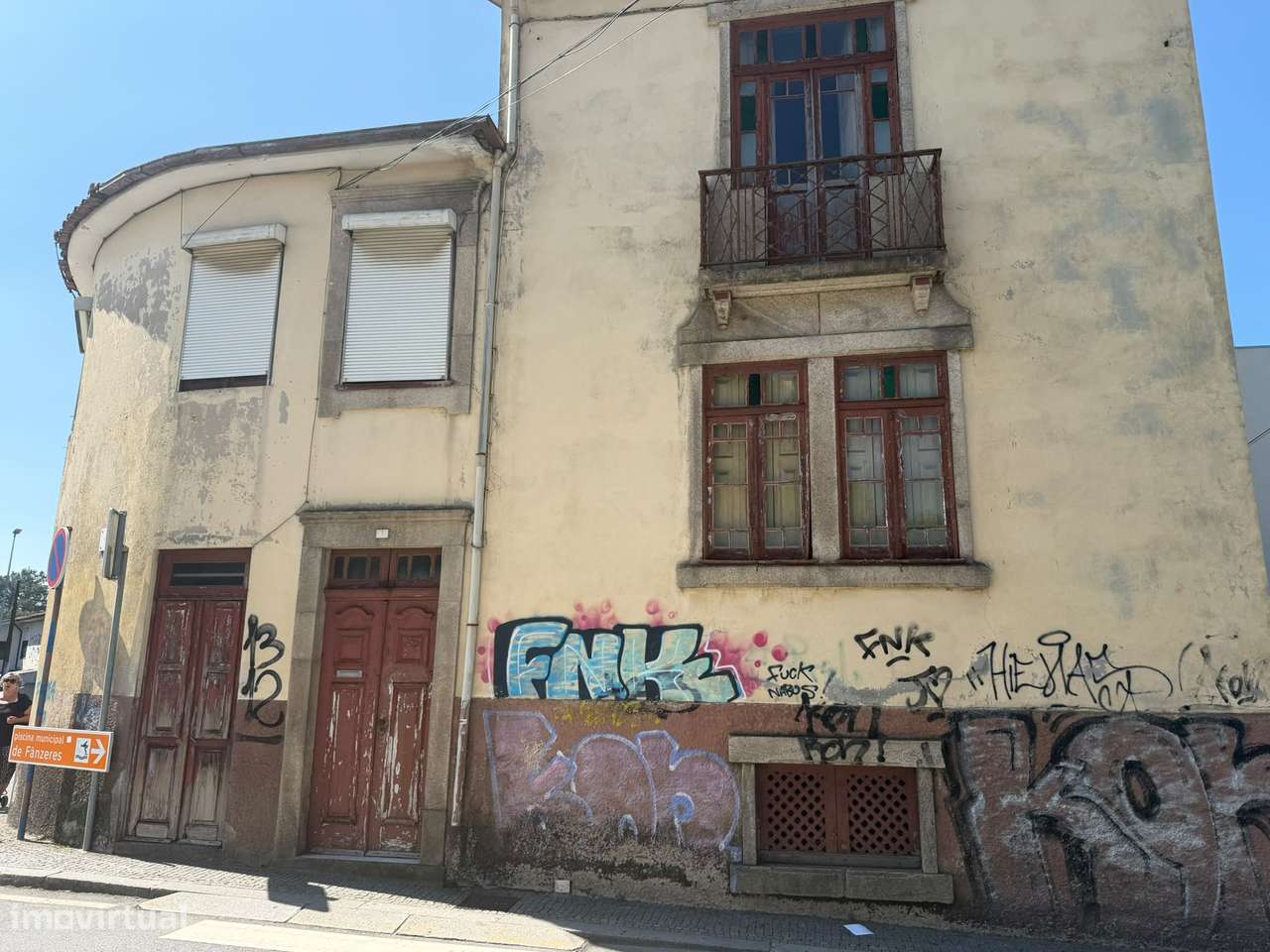 Prédio | 23 Divisões | Garagem 2 Carros | Quintal 90m2 | Rio Tinto-2