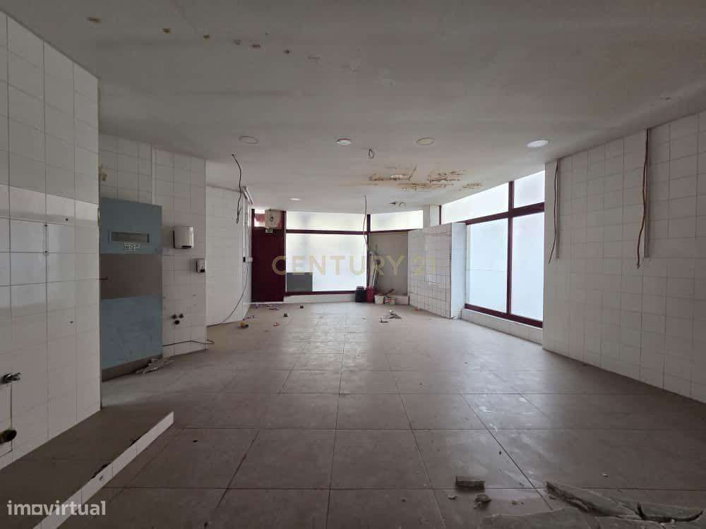 Loja com 102m2 possivel de converter em habitação junto á estação de c - Grande imagem: 3/15
