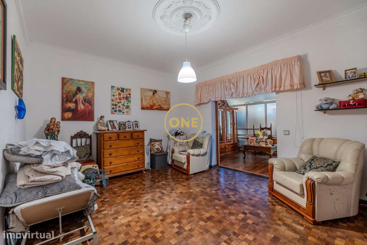 Prédio em propriedade total com 5 divisões independentes - Povoa da Ga-18