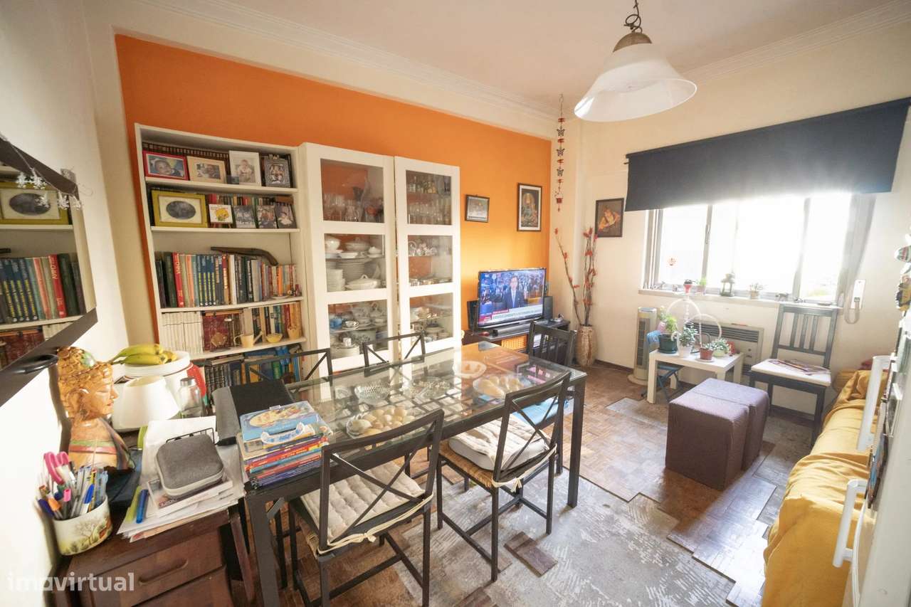 Excelente T3 com imenso potencial - Grande imagem: 1/24