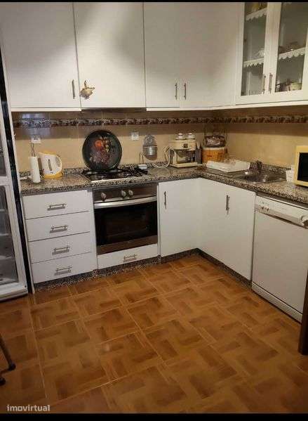 Vende-se casa rústica de aldeia - Grande imagem: 4/12