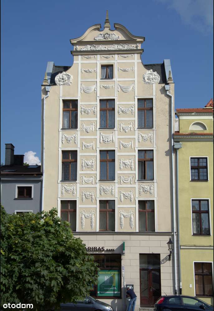 Rynek Nowomiejski 5 - 61,57 m2. Okna na rynek.-0