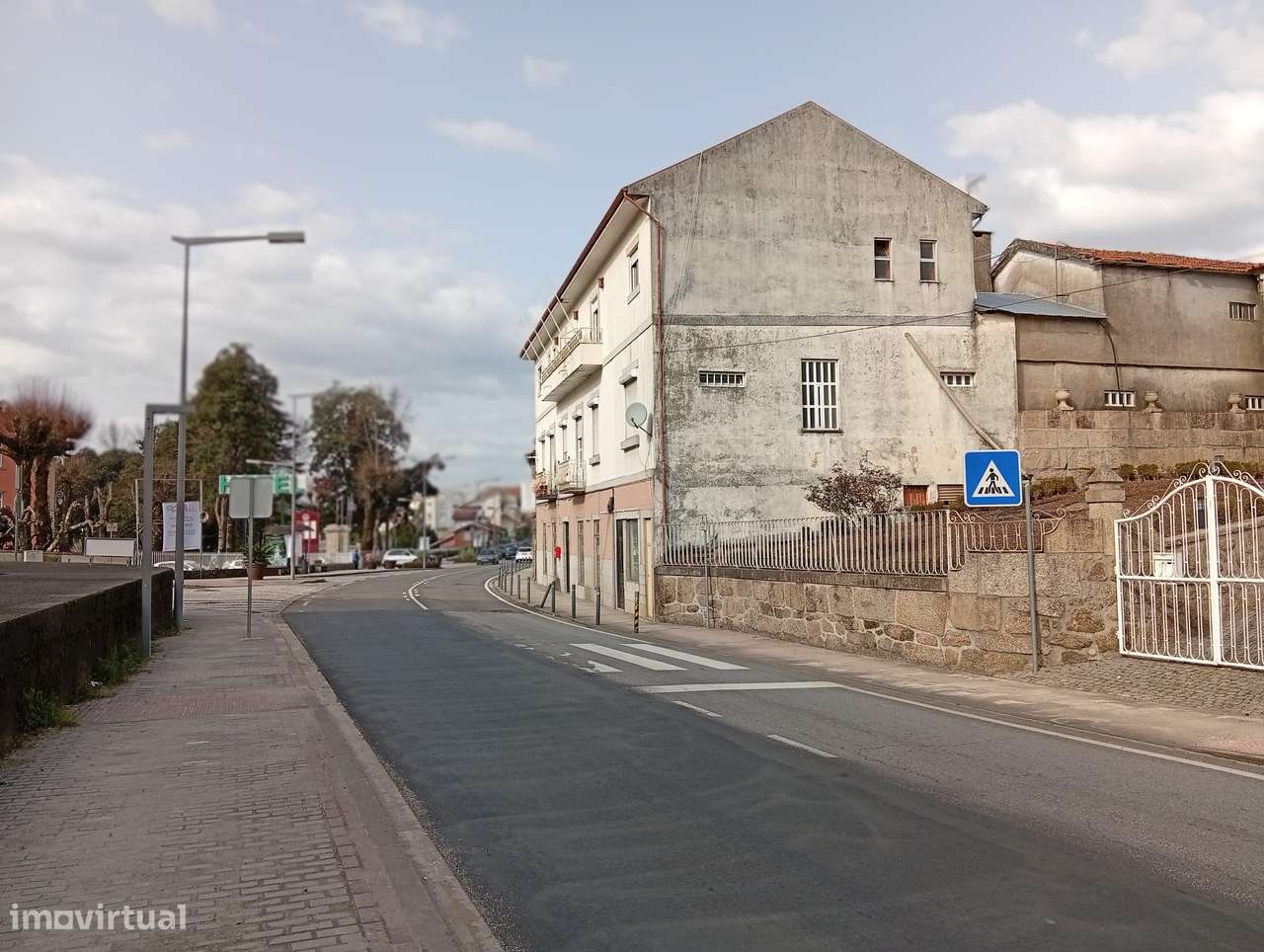 Venda de prédio localizado centro das Termas São Vicente Penafiel-7