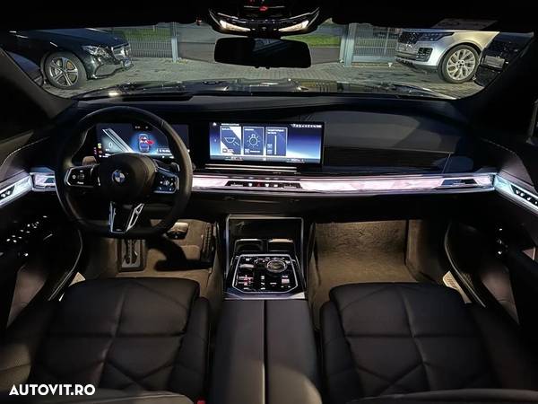 BMW Seria 7 740d xDrive MHEV - 12