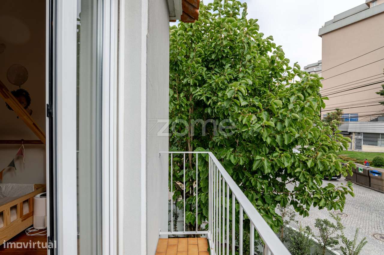 Moradia T3 renovada com jardim nas Antas-34