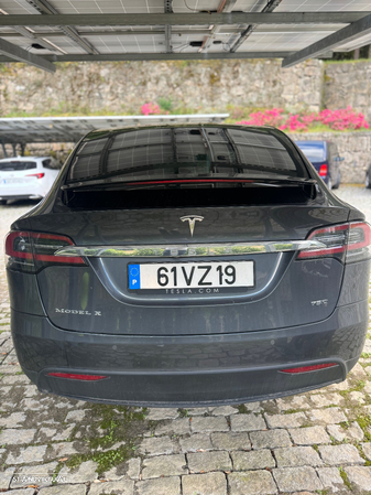 Tesla Model X 75D - 8