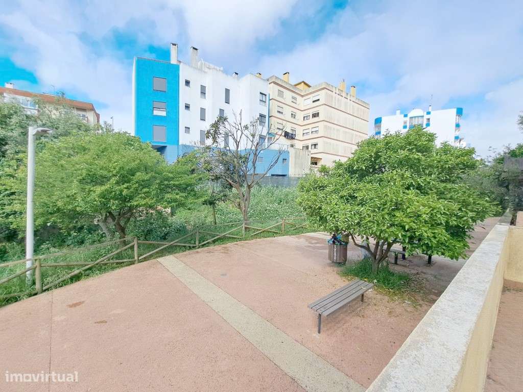 Apartamento T2 com pátio para venda em Algueirão-Mem Martins - Sint...-19