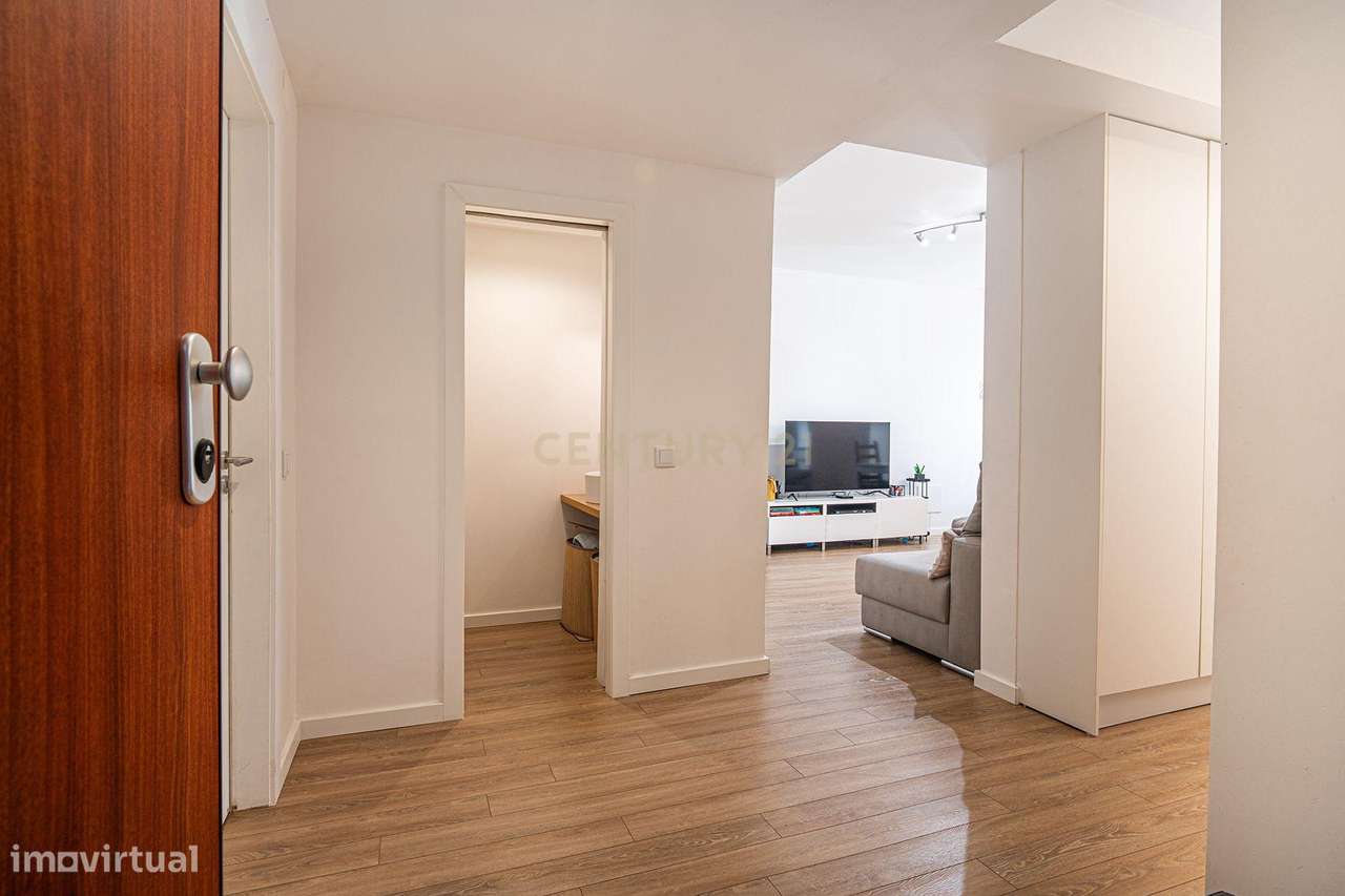 Apartamento Renovado T2 em Oeiras, ótimas áreas e com tudo perto de si-12