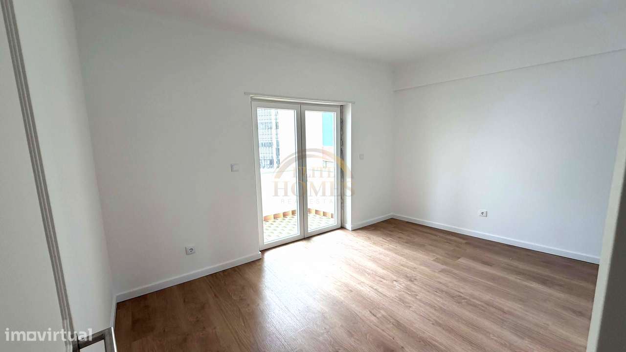 T3 Totalmente Remodelado na Ramada, Odivelas.-11