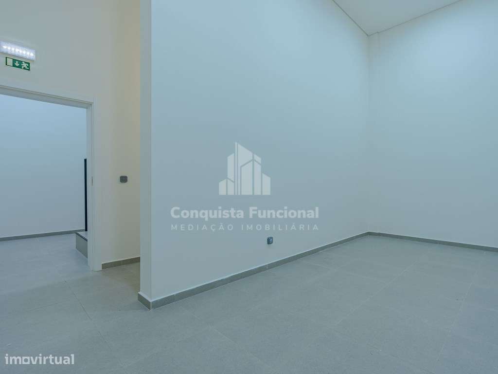 Pavilhão Industrial Moderno - Z.I. Vila Maior, S.M. Feira-11