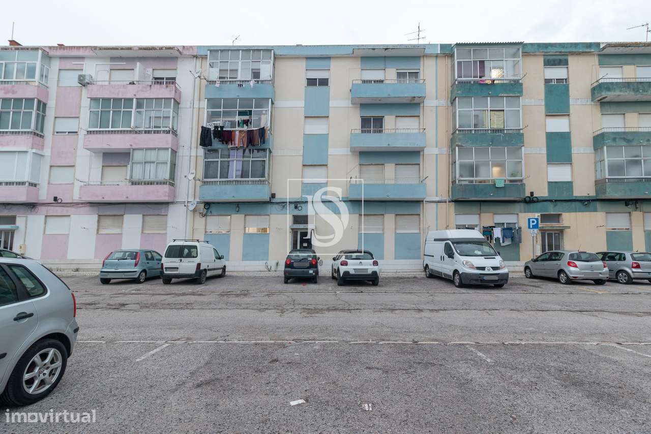 Acolhedor T1 no 1º andar, com Cozinha Semi Equipada e Próximo de Trans-13