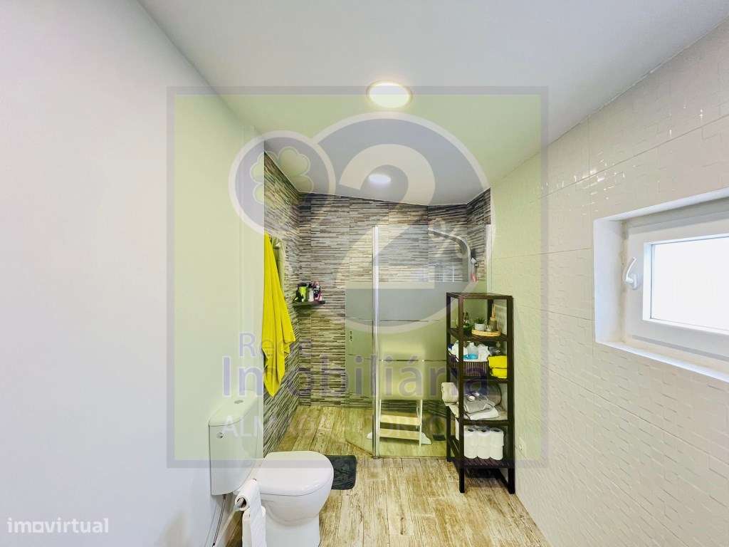 Moradia Isolada, bom espaço exterior-7