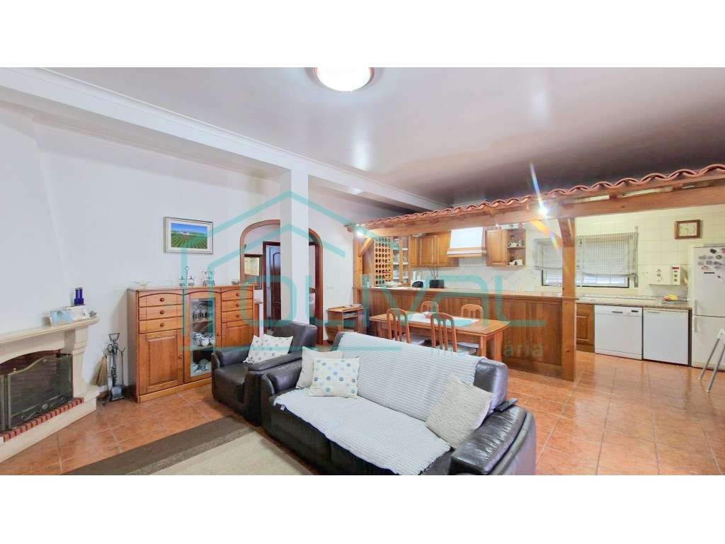 Espaço Comercial com armazéns-11