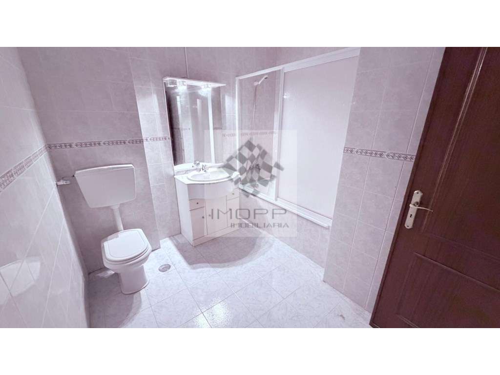 Fabuloso apartamento T2 na Cavaleira com parqueamento-20