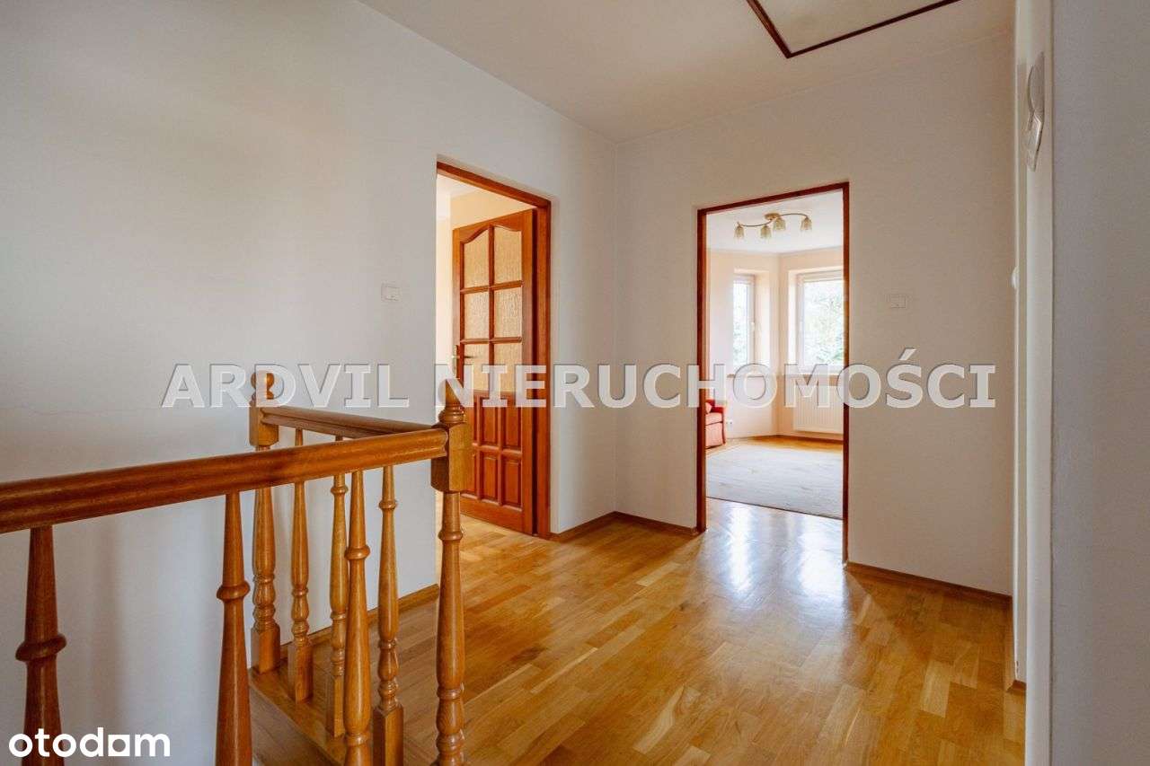 Solidny przestrony dom-8