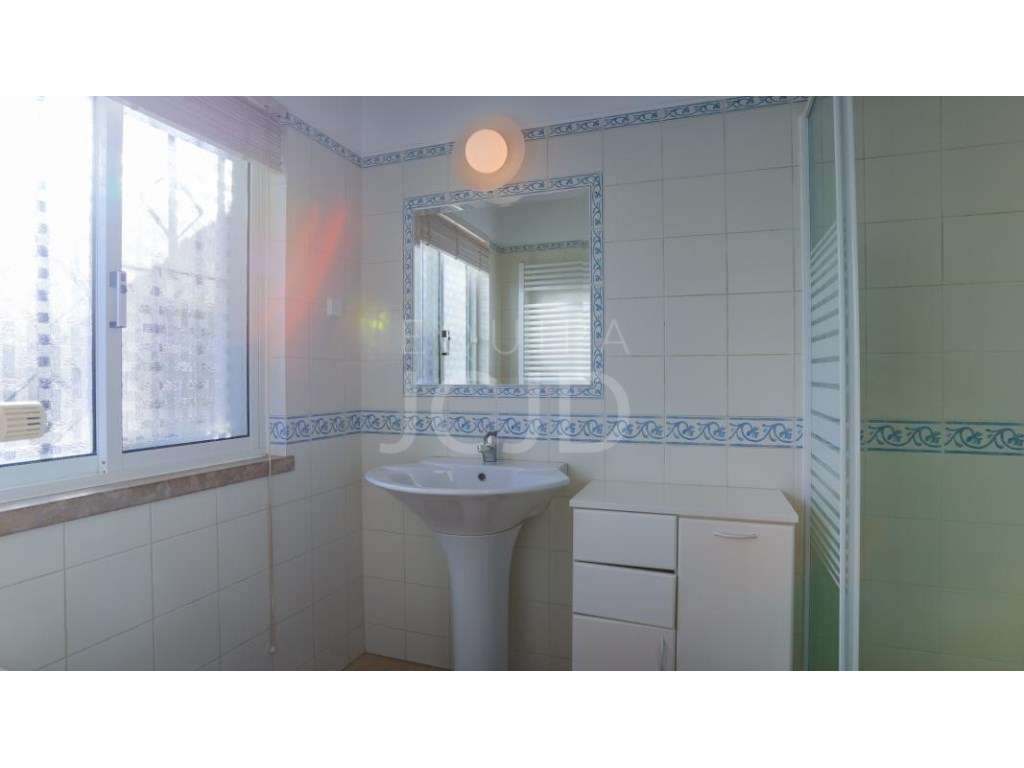 Fantástica Moradia Isolada T4 Frente ao Golfe, Totalmente Remodelad...-18