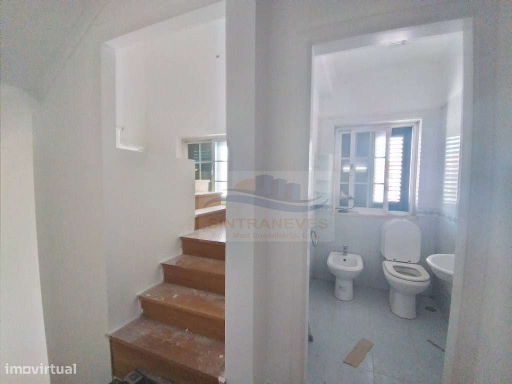 Lindo Apto T4 , totalmente remodelado num 1º andar, junto à Base Na...-24