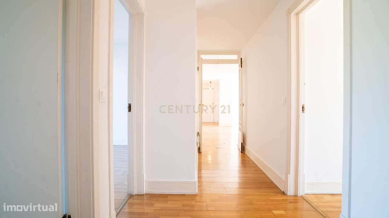 Apartamento T3 com Vista Mar – 5º Andar – A Dois Passos do Casino Esto-25