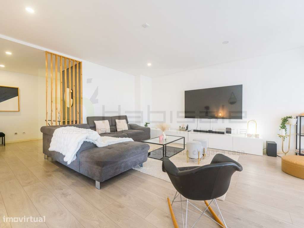 T2 com box para 2 carros e varanda de 30m2 - Grande imagem: 5/37