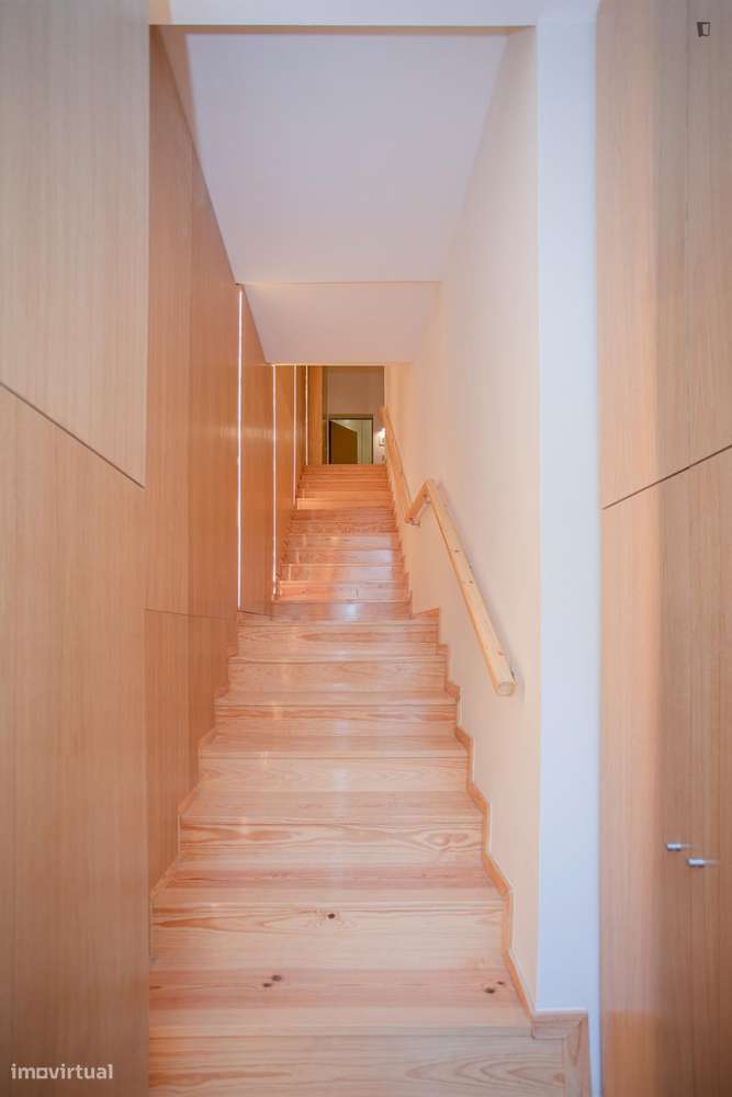 Apartamento com 1 quartos - localizado em Sé Porto - Grande imagem: 2/10