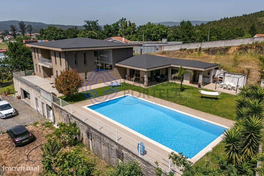 MORADIA COM PISCINA - Grande imagem: 2/48