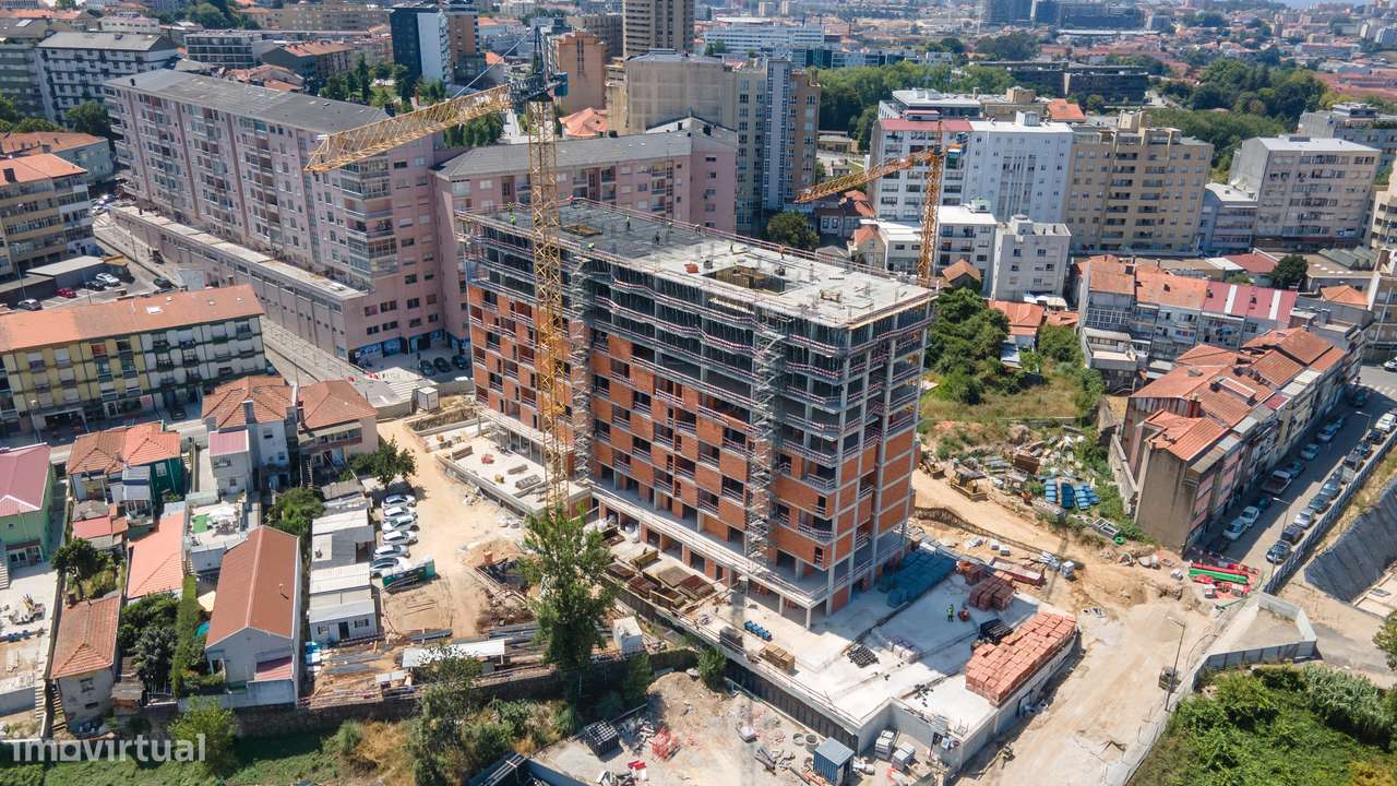 Apartamento T2 em construção com varanda e garagem - Vista rio (Gaia)-1