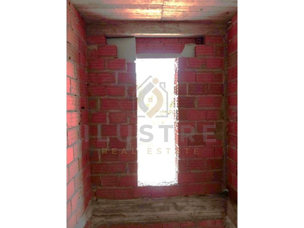 Moradia T3 em construção com logradouro e garagem em Sesimbra-16