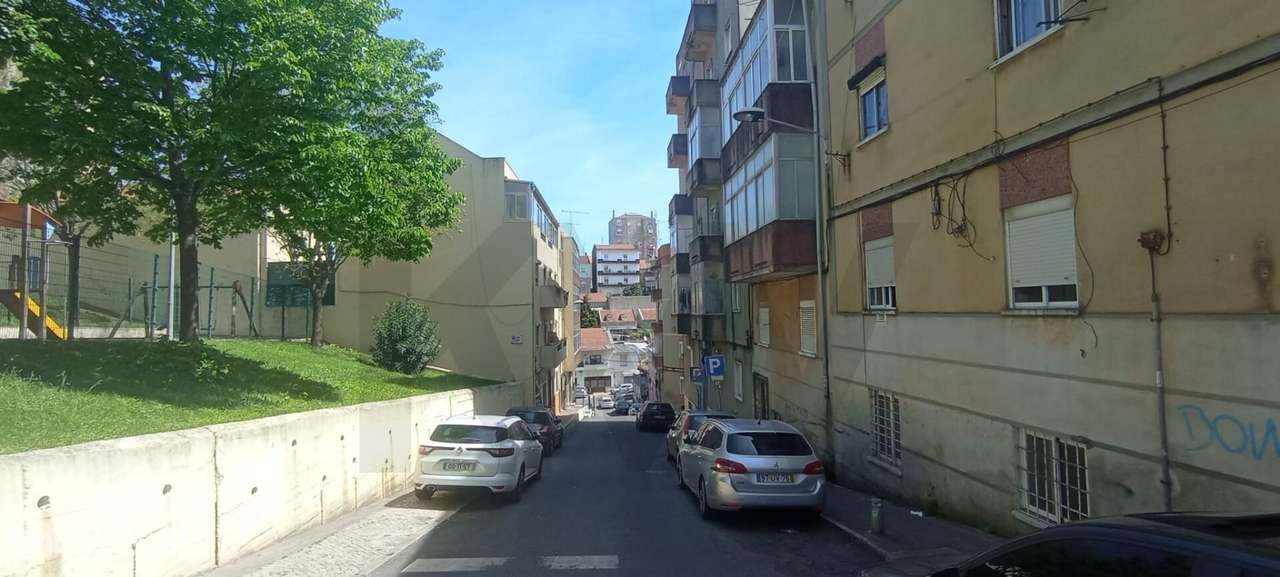 Oportunidade Única: Garagem Box com 16 m2 na Encosta do Sol-3