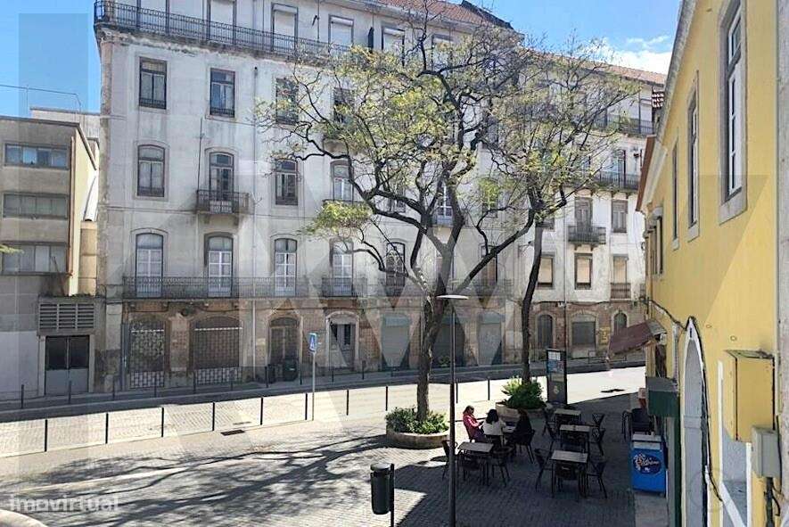 Excelente Loft no Beato - Único, para obras, com elevado potencial-19