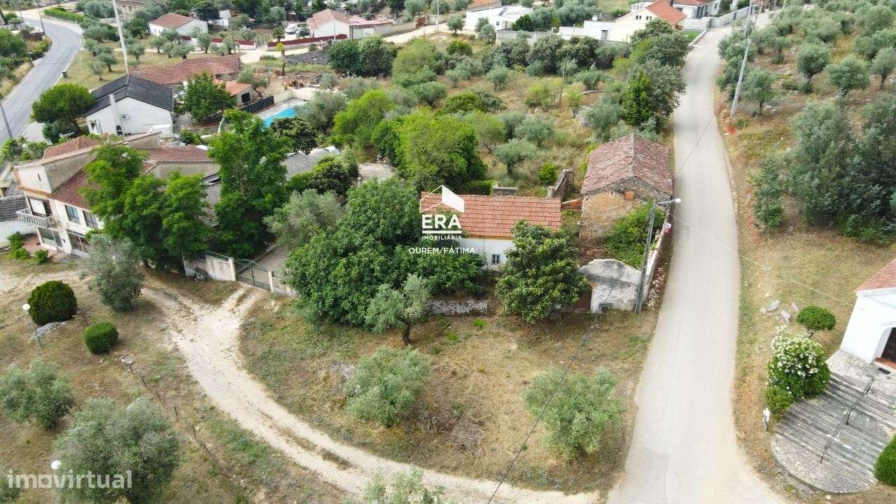 Moradia T3 localizada em Ourém - Grande imagem: 2/34