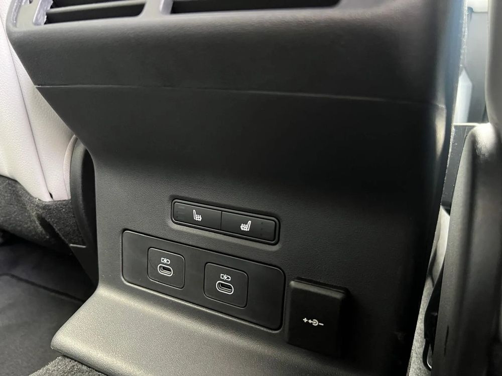 Land-Rover Range-Rover-Velar 3.0 Benzyna 400 KM — zdjęcie 7