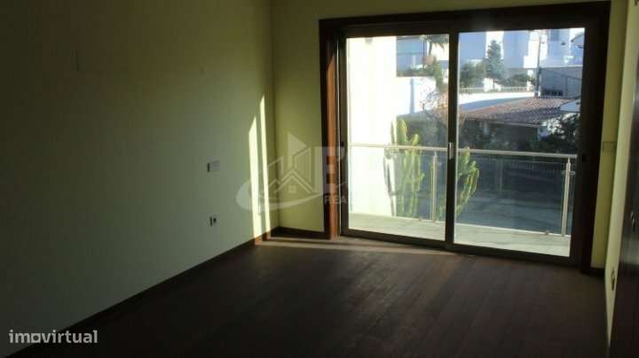 EXCELENTE MORADIA T4-16