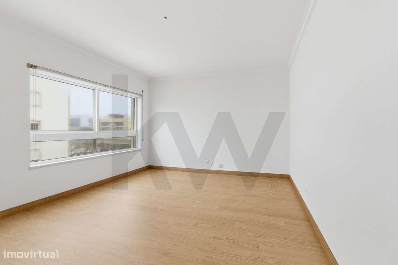 Arrendamento - T2  — Fórum Oeiras - Arrecadação e 2 Estacionamentos - Grande imagem: 2/26