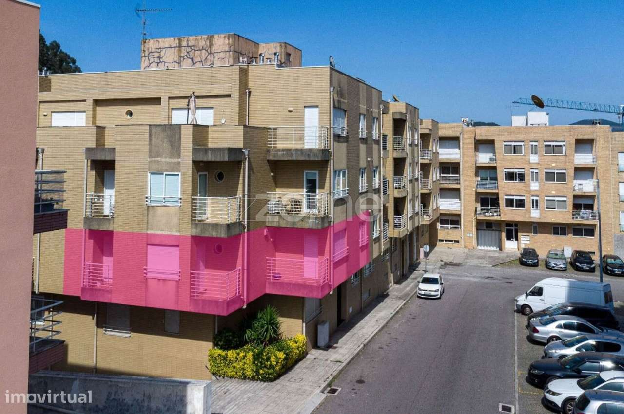 T2 em Alfena, com 130m2, duas frentes, varandas e Box para 2 carros.-19