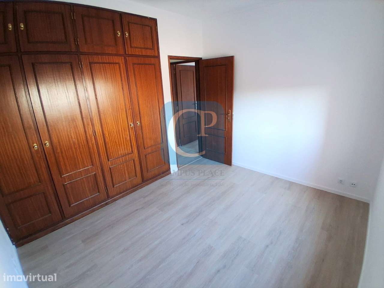 Apartamento T2 com varanda à estação do Metro de Campainha, Baguim do-4