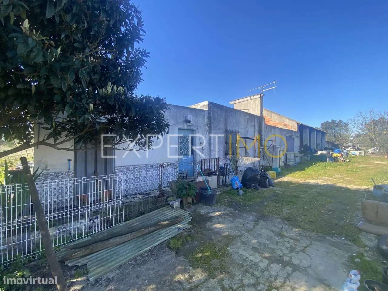 Terreno de 43.200 m2 com casa, anexos e apoio agrícola no Vale... - Grande imagem: 3/22